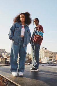 Leia mais sobre o artigo Novo lançamento da Levi’s(R) aposta em modelagens amplas e reimagina o jeanswear dos anos 90 e 2000