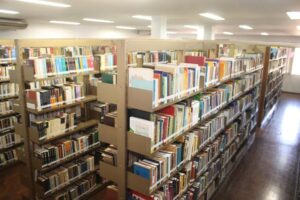Leia mais sobre o artigo Biblioteca Pio Vargas oferece espaço de estudo para população goiana