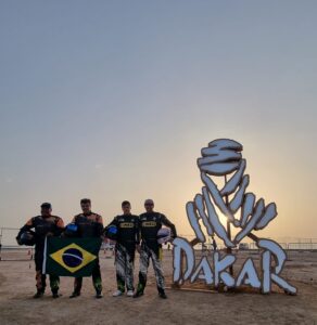 Leia mais sobre o artigo Dakar: Após os motores aquecidos no Prólogo, Conti/Bianchi e Luppi/Justo abrem 2023 acelerando na 1ª etapa