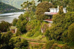 Leia mais sobre o artigo Desfrute do inverno chileno com aconchego e elegância no Hotel Antumalal, na beleza natural de Pucón