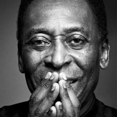 Você está visualizando atualmente Morre Pelé, o Rei do Futebol (29/12),   o Maior Jogador de Todos os Tempos
