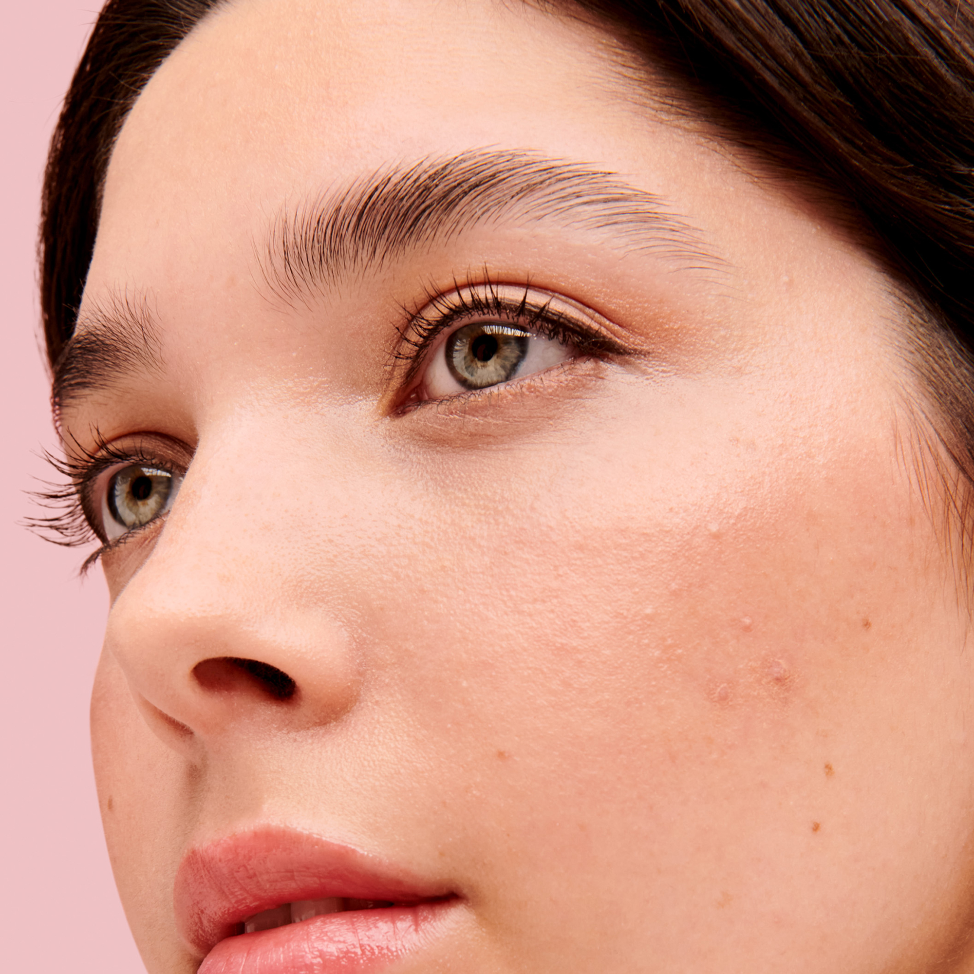 Você está visualizando atualmente Fluff Up Brow Wax: Benefit Cosmetics lança cera texturizadora para sobrancelhas