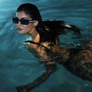 Leia mais sobre o artigo Kylie Jenner é o rosto da campanha de Primavera/Verão 2023 da Dolce & Gabbana Eyewear