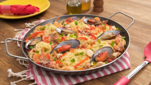 Leia mais sobre o artigo Galo ensina receita de Fideuá, prato típico espanhol