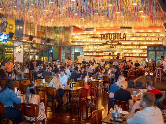 Você está visualizando atualmente Do pop à roda de samba, Tatu Bola oferece opções para aproveitar o bar durante a semana