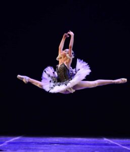 Leia mais sobre o artigo <em>Bailarinos do Basileu França fecham contratos com companhias internacionais</em>