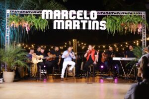 Leia mais sobre o artigo Marcelo Martins, ícone internacional do sucesso com “Eu Quero Tchu, Eu Quero Tcha” e “Joga o Copo pro Alto”, retorna à cena musical acompanhado de Marrone
