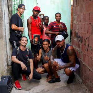 Leia mais sobre o artigo Nocaute: Expo Favelas une rappers goiano e carioca em feat inédito