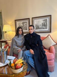 Leia mais sobre o artigo Bruna Marquezine se emociona em entrevista com Silvia Braz durante a Paris Fashion Week