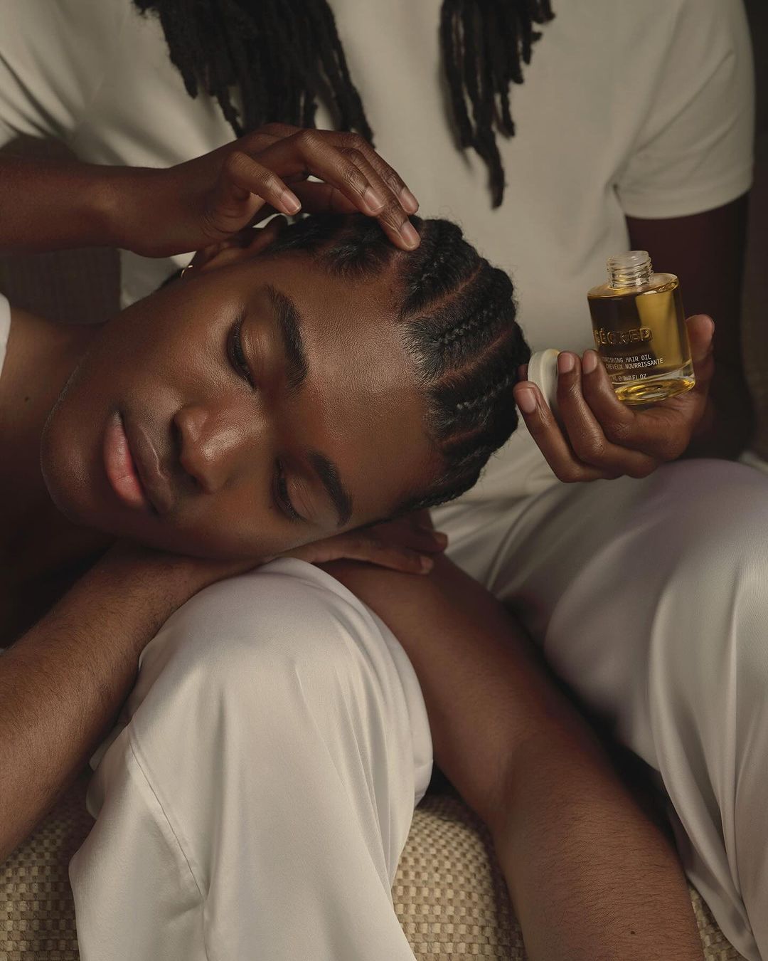 Você está visualizando atualmente Após ter feito um anúncio misterioso sobre a sua marca de haircare, Beyoncé finalmente revela os primeiros produtos da Cecred