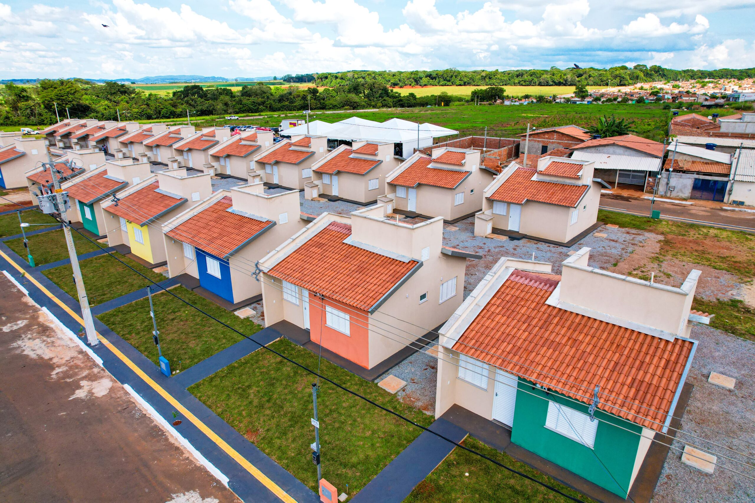 Você está visualizando atualmente <em>Agehab começa construção de casas a custo zero em 43 novos municípios</em>