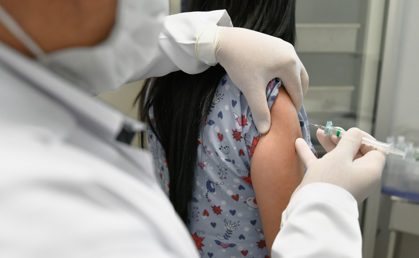 Você está visualizando atualmente <em>Saúde estadual alerta: vacinas evitam internações e mortes</em>