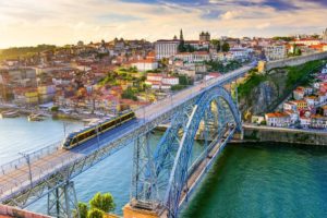 Leia mais sobre o artigo Como se mudar para Portugal: um guia para quem busca cidadania