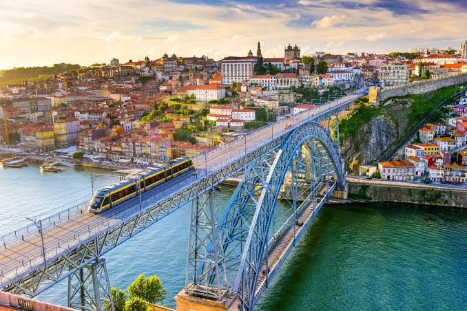 Você está visualizando atualmente Como se mudar para Portugal: um guia para quem busca cidadania