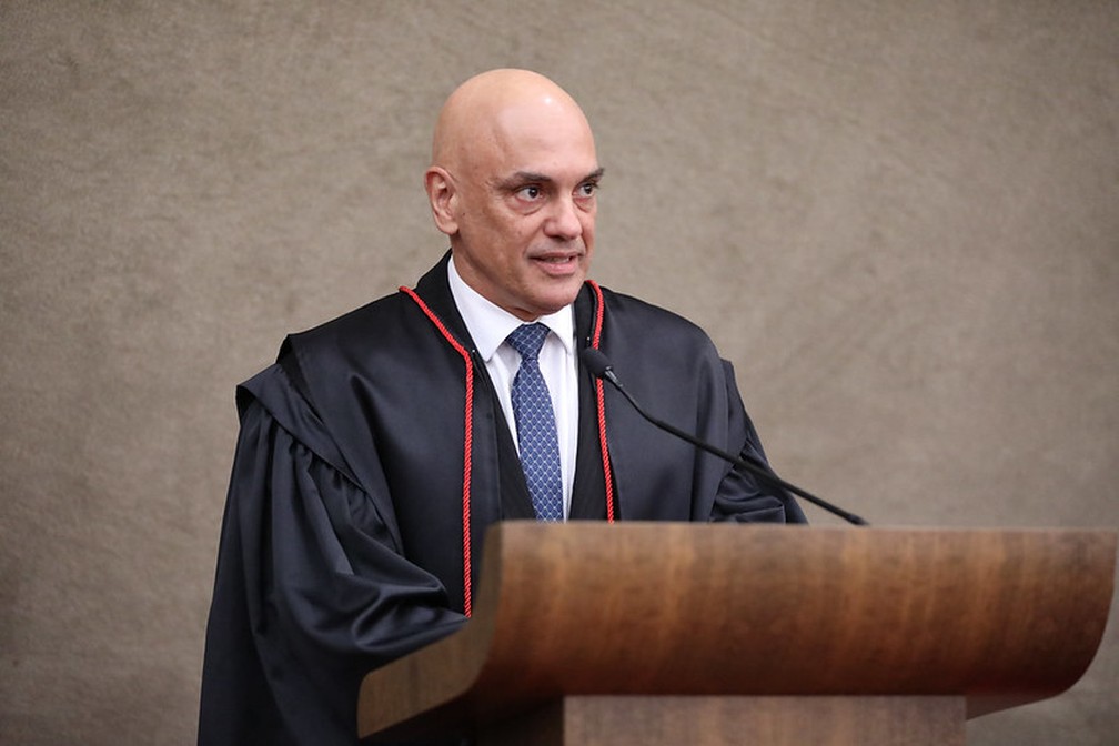 Você está visualizando atualmente Alexandre de Moraes toma posse como presidente do TSE