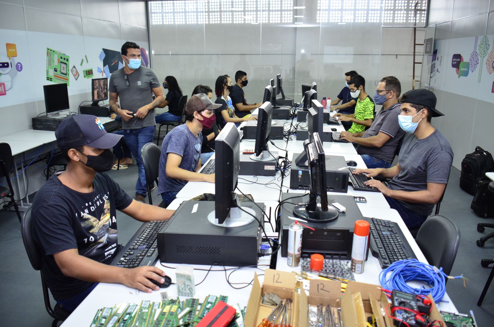 No momento, você está visualizando Programa de reciclagem de lixo eletrônico do Governo de Goiás oferece 135 vagas para cursos tecnológicos gratuitos