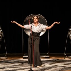 Marisa Orth se apresenta em Goiânia com o espetáculo “Bárbara”