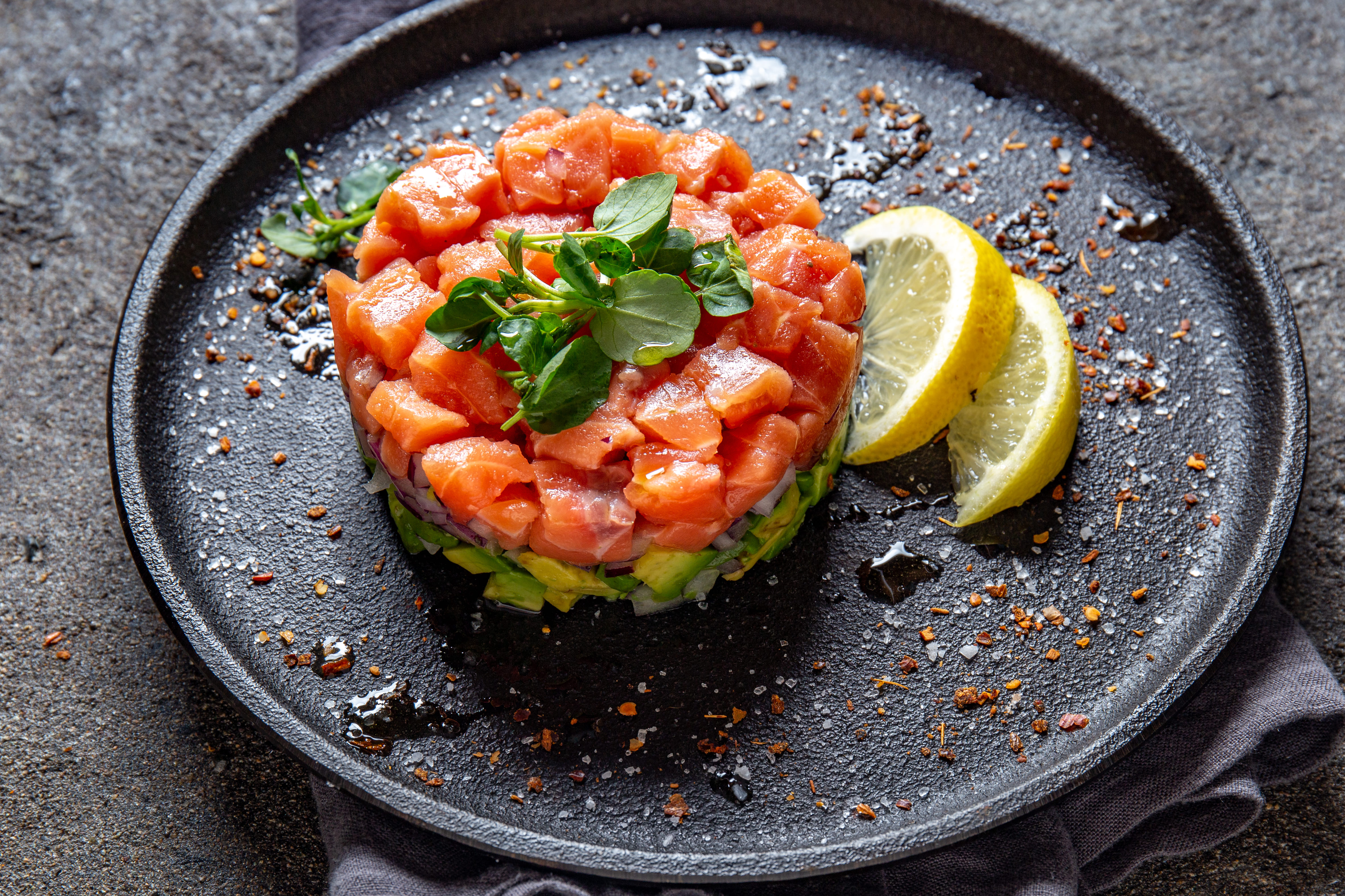 Leia mais sobre o artigo Tartar fácil de salmão