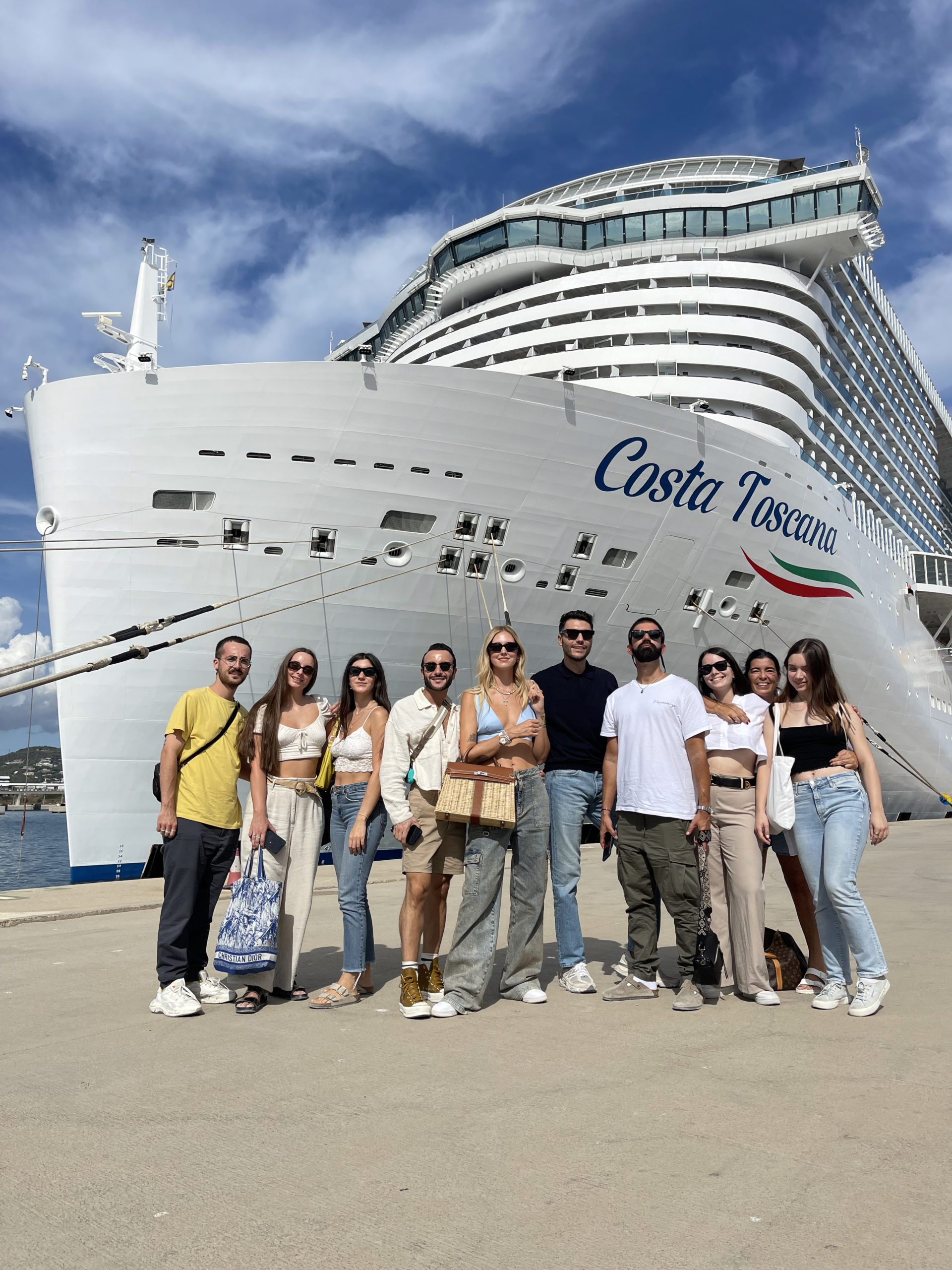 Você está visualizando atualmente Chiara Ferragni e sua equipe “The Blonde Salad” a bordo do Costa Toscana