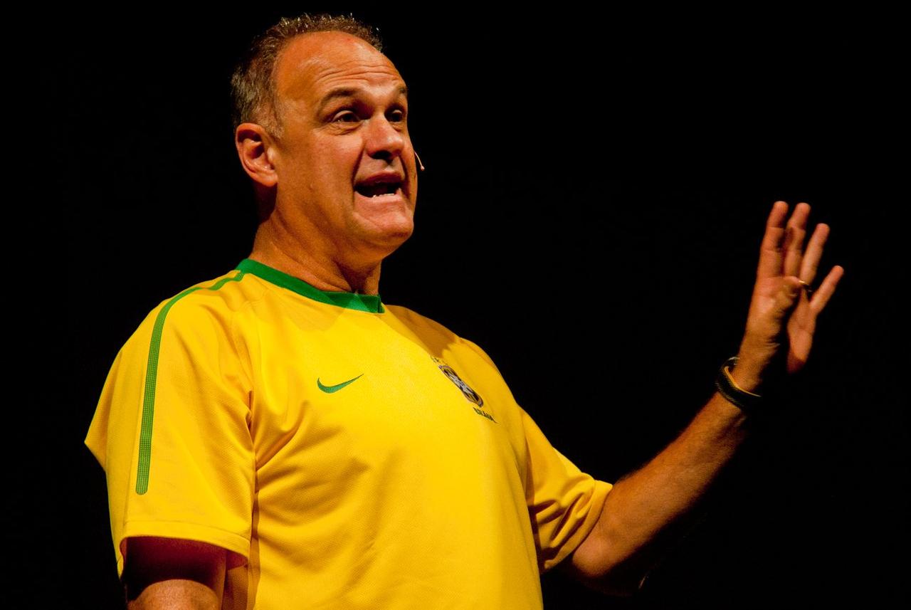 No momento, você está visualizando Oscar Schmidt na Vitrine do Conhecimento