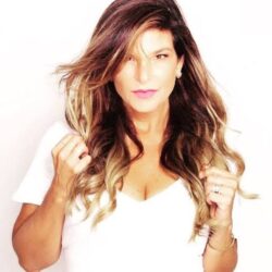 Cristiana Oliveira lança autobiografia em Goiania