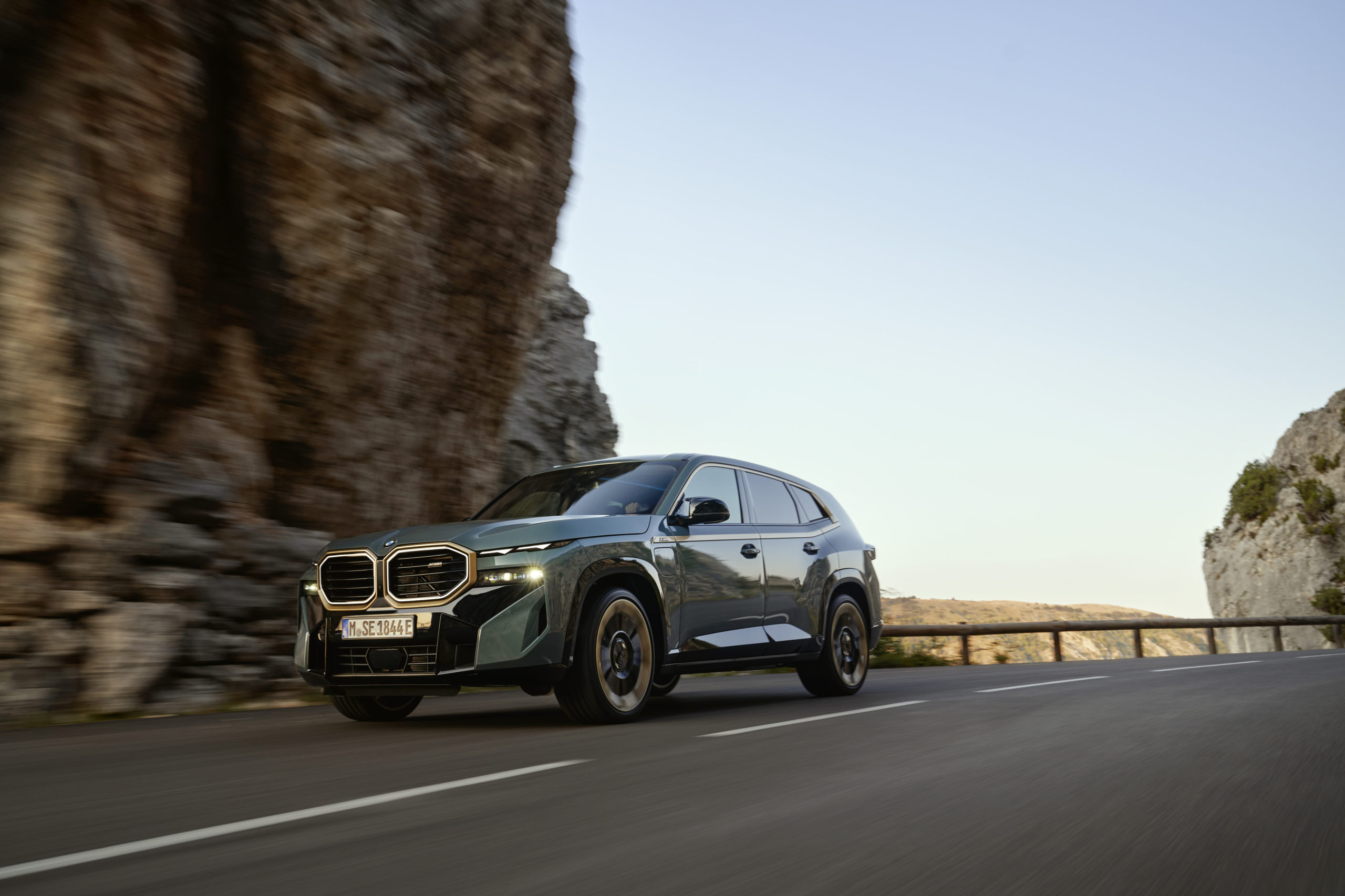 Você está visualizando atualmente BMW XM é revelado com design extravagante e motor V8 híbrido mais potente da história da BMW M GmbH