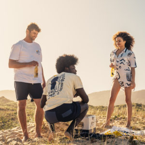 Leia mais sobre o artigo Em collab com a Birden, Cerveja Corona lança linha de roupas e acessórios inspirada no sol 