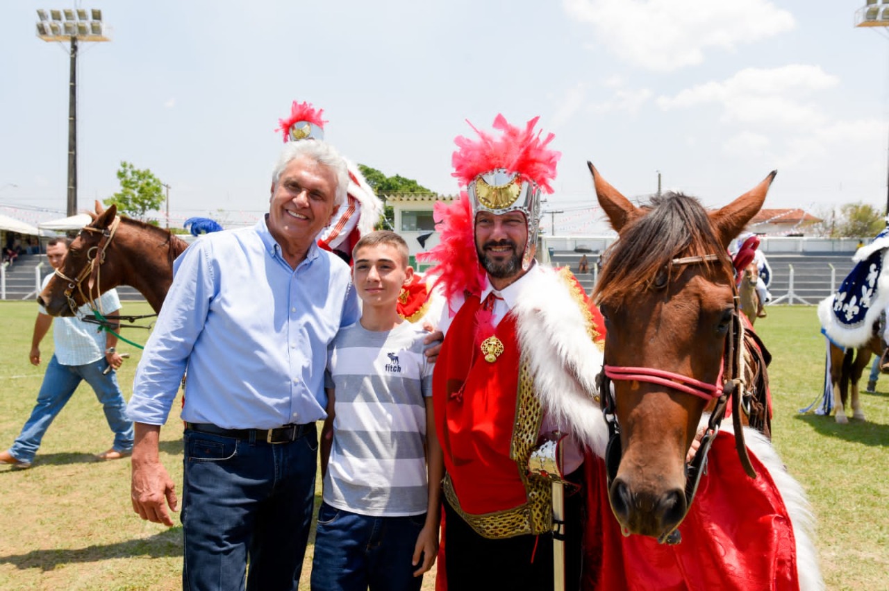 Você está visualizando atualmente Governador participa do encerramento do circuito das Cavalhadas 2022 na cidade de Goiás