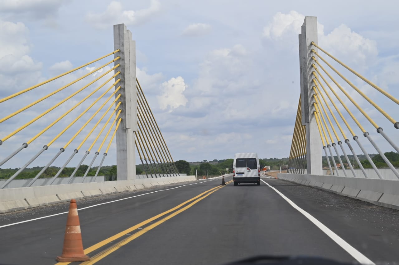 Você está visualizando atualmente Presidente da Goinfra e ministro da Infraestrutura vistoriam obras do contorno viário de Aragarças