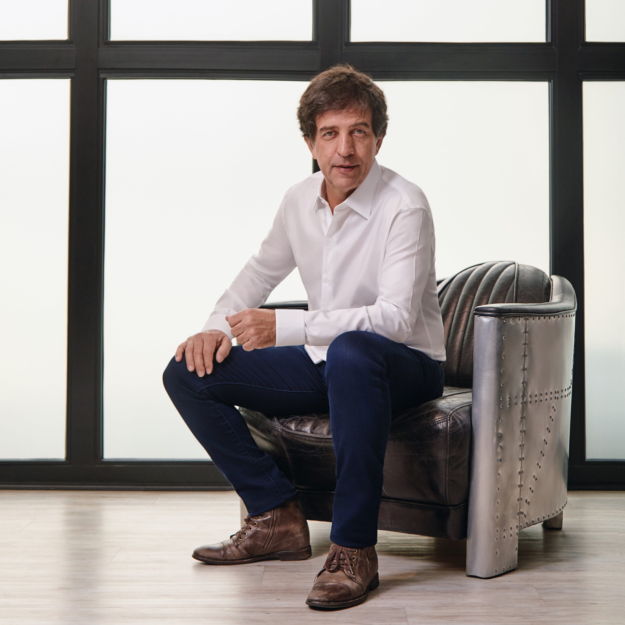 No momento, você está visualizando O estilista Ricardo Almeida,  estará em Goiânia, dia 3/11,  para lançamento da sua nova loja no Shopping Flamboyant
