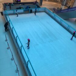 Pista de Patinação no Gelo é a nova opção de lazer no Flamboyant