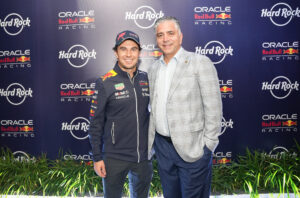 Leia mais sobre o artigo Hard Rock recebe piloto Sérgio Perez em evento VIP em São Paulo