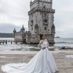 Fabiana Barcellos clicada em Lisboa com look Maisa Gouveia