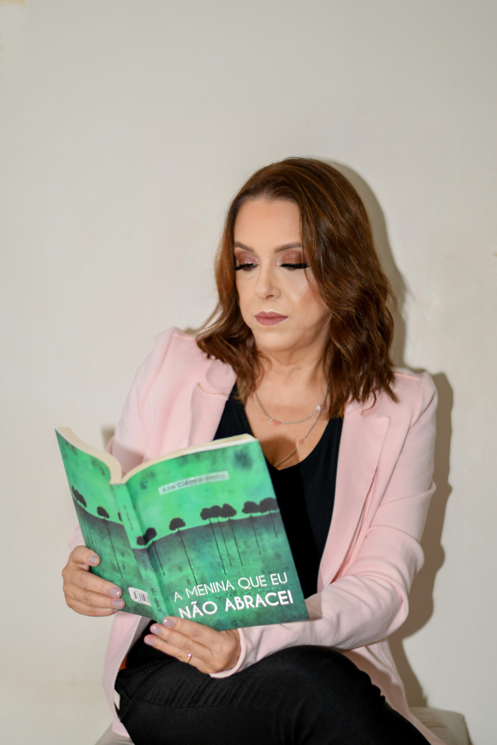 Jornalista e escritora Ana Cláudia Rocha lança livro de crônicas ...