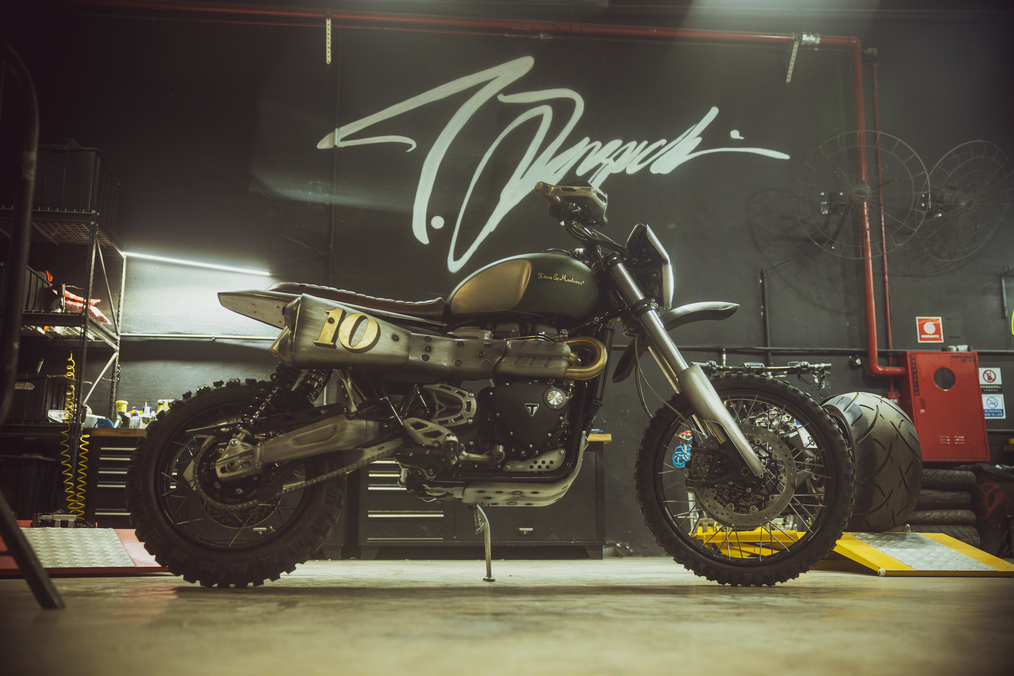 No momento, você está visualizando Triumph comemora 10 anos no Brasil com festa e leilão beneficente de edição exclusiva da Scrambler 1200 XE