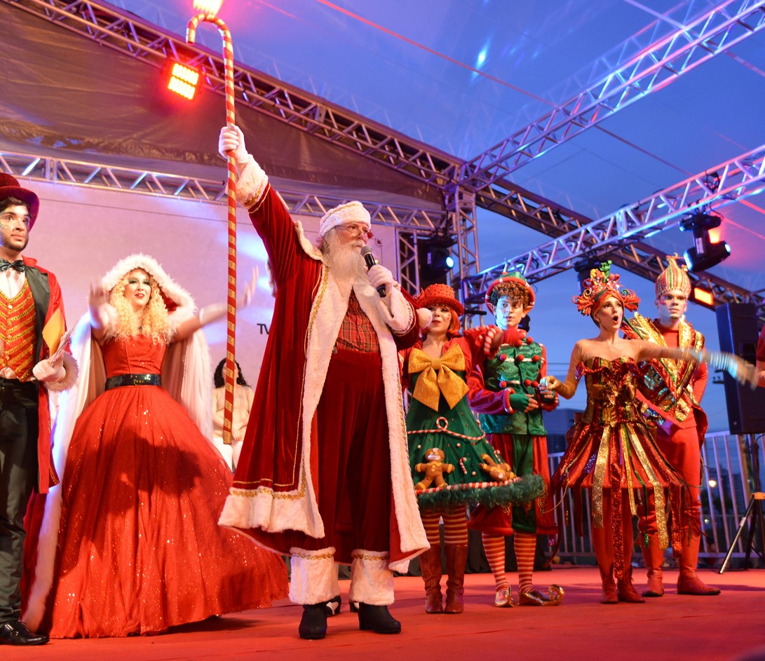 No momento, você está visualizando Chegada do Papai Noel marca abertura da decoração e Natal no shopping