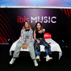 ibis monta camarote exclusivo e leva influenciadoras para a Rolling Stone Music & Run 2022