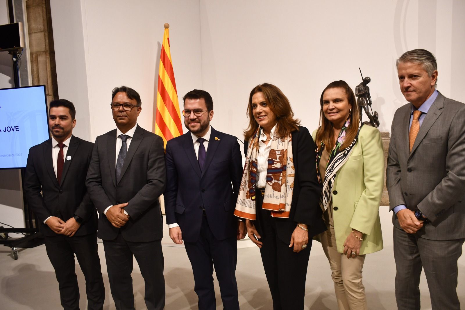 Você está visualizando atualmente Estudantes do Aprendiz do Futuro realizam visita oficial ao presidente da Catalunha