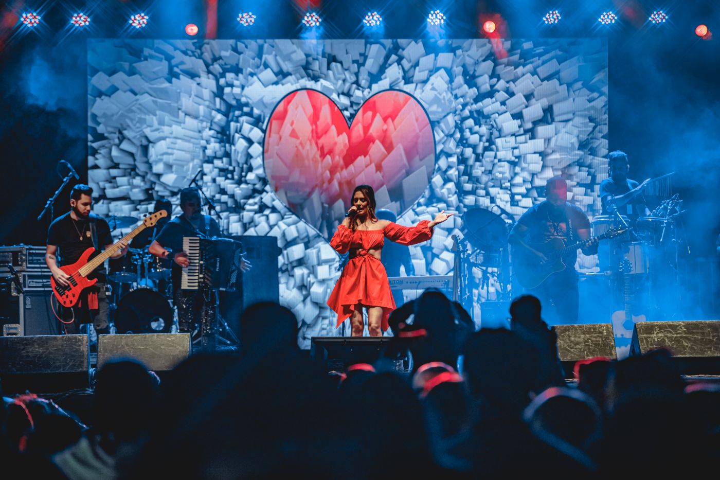 Você está visualizando atualmente Cantora Jennifer Scheffer celebra milhões de visualizações em novos clipes e anuncia novidades para janeiro