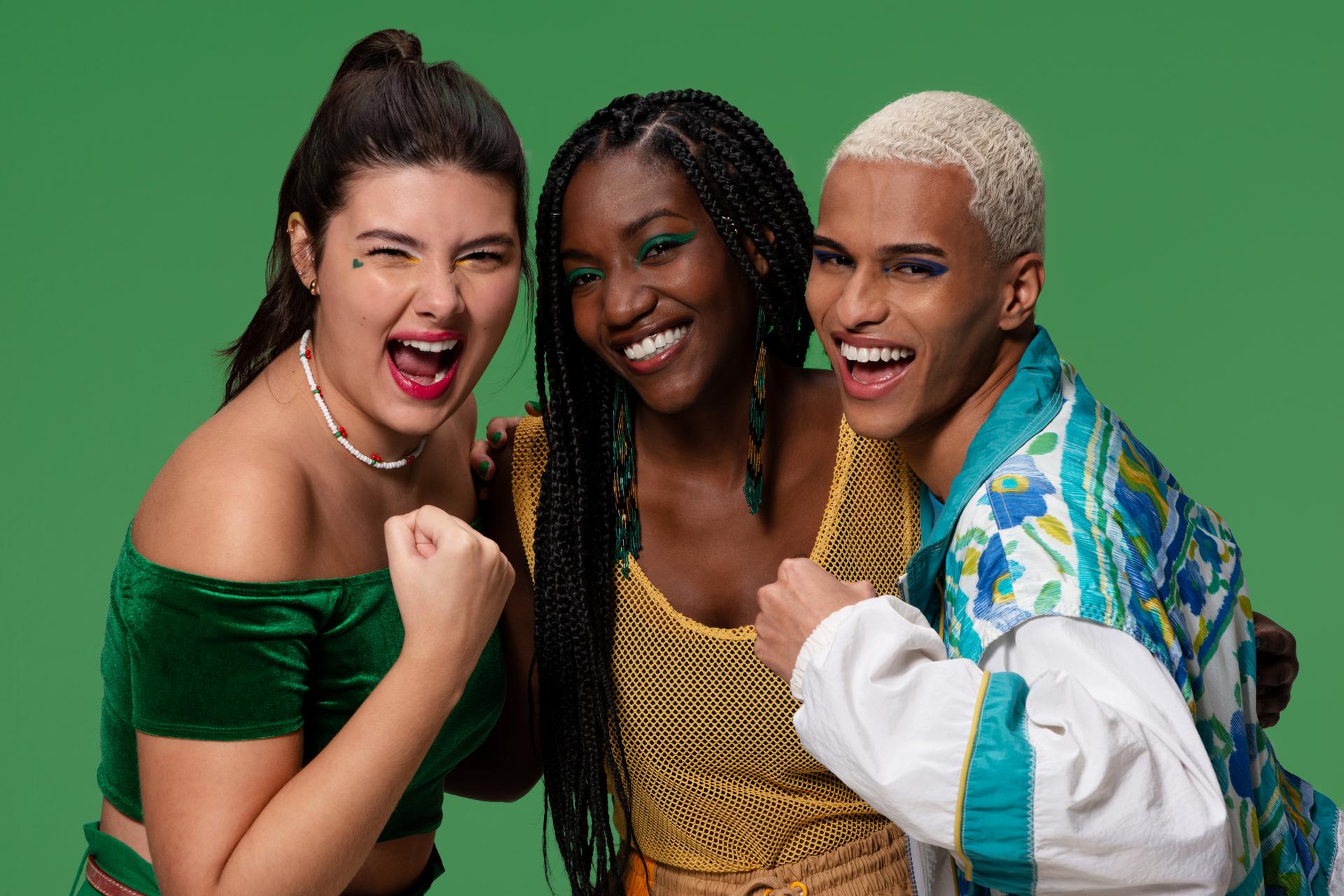No momento, você está visualizando Quem Disse, Berenice? e Guaraná Antarctica se juntam para torcer pelo Brasil com coleção inspirada nas cores do país
