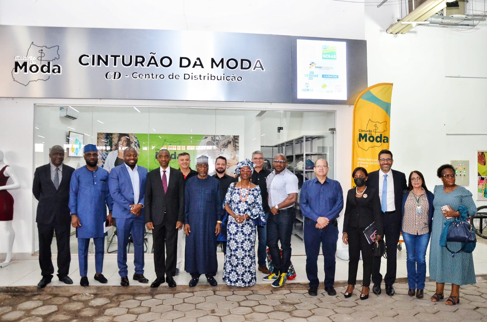 No momento, você está visualizando Grupo Mega Moda recebe embaixadores africanos 