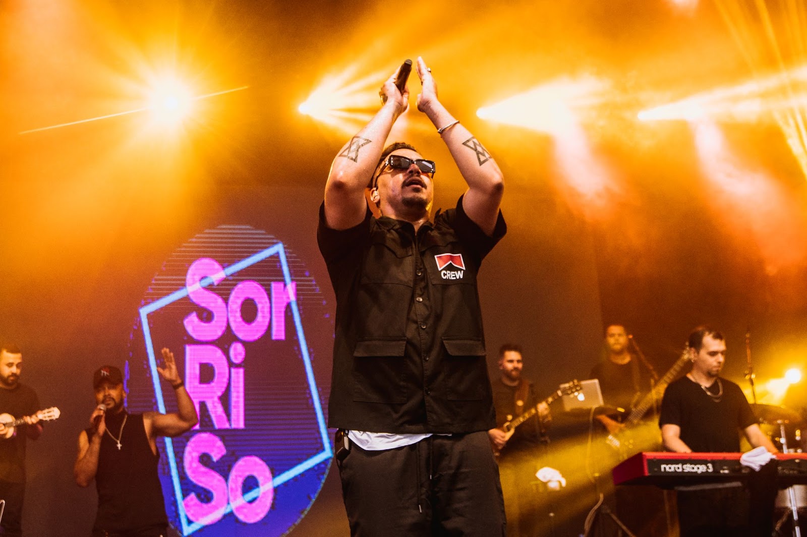 No momento, você está visualizando Famosos curtem final da Copa no Village Betano com show de Sorriso Maroto