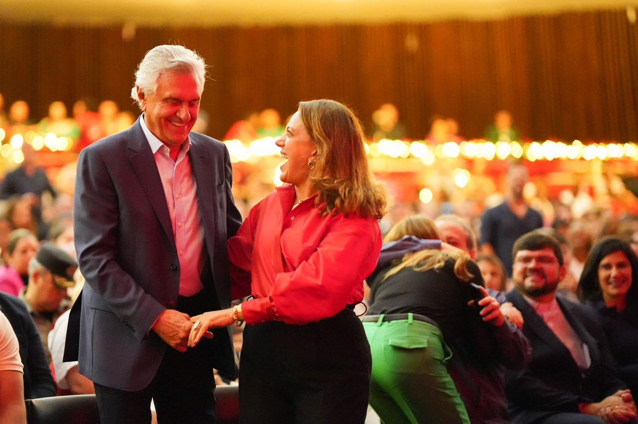 No momento, você está visualizando “Momento é de paz e confraternização, vamos unir nossas famílias”, diz Caiado ao inaugurar o Natal do Bem