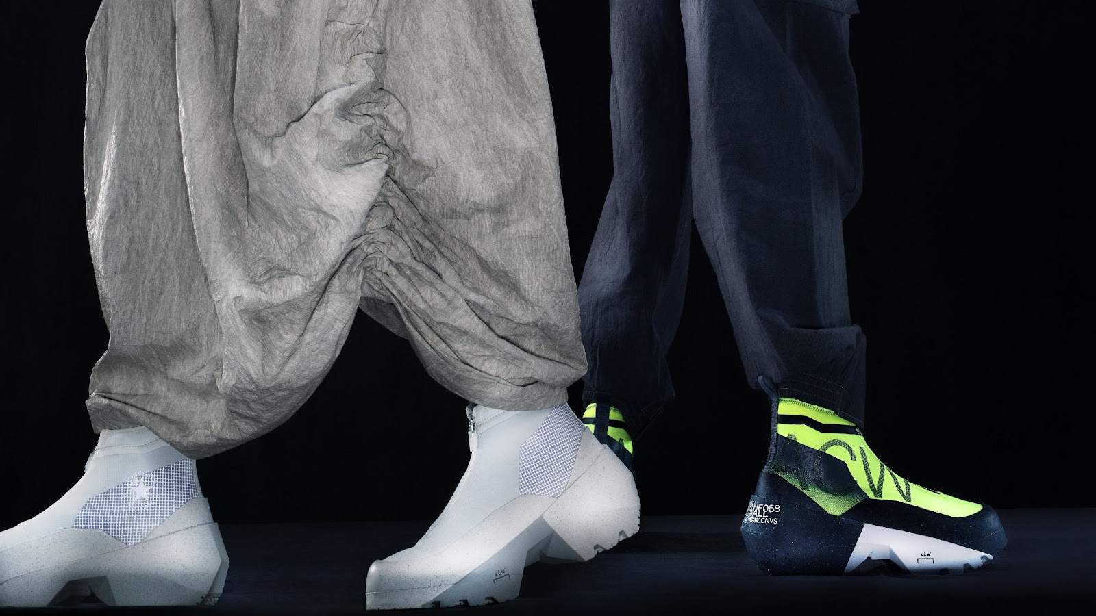 No momento, você está visualizando A partir da silhueta clássica da Converse, a parceria entre a marca e a grife londrina cria o Chuck 70 A-COLD-WALL* Geo Forma