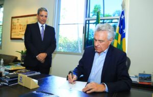 Leia mais sobre o artigo Ronaldo Caiado nomeia Eliseu Taveira como desembargador do Tribunal de Justiça de Goiás