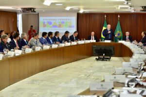 Leia mais sobre o artigo Lula faz agradecimento ao governador Ronaldo Caiado por atuação no 8 de janeiro