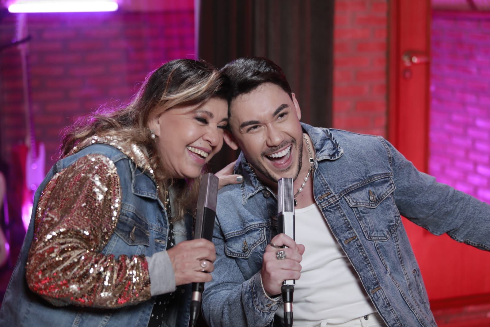 No momento, você está visualizando A Rainha do sertanejo, Roberta Miranda, gravou um feat de Majestade o Sabiá com o cantor goiano Hugo Vitti