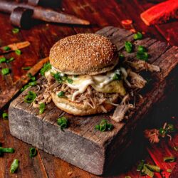 Maior rede de carne suína do Brasil inaugura em Jataí neste sábado (4)