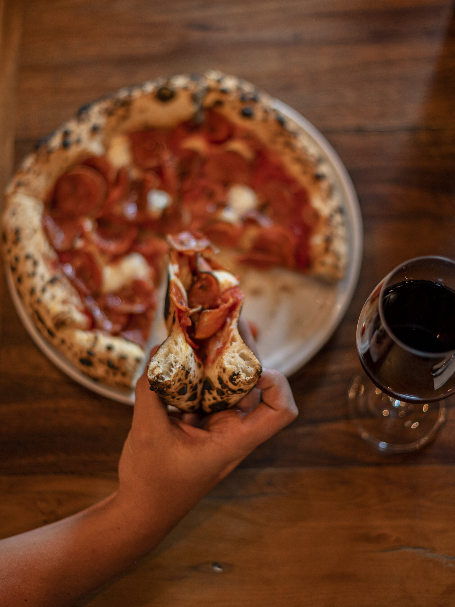 No momento, você está visualizando Conheça a pizzaria mais charmosa de Curitiba com receitas idênticas às italianas