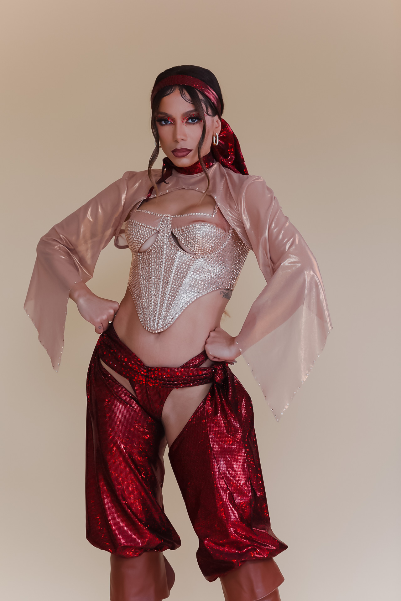 No momento, você está visualizando Em clima de Carnaval, Anitta usa figurino inspirado em Anita Garibaldi
